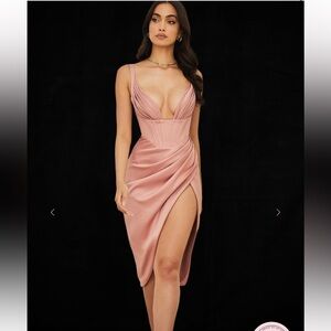 House of CB FAYE
Rose Satin Pleated Midi Dress size XS new without tags
